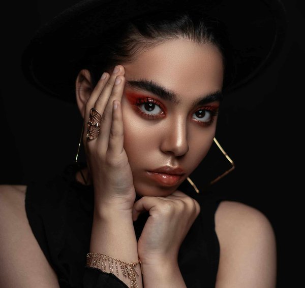 How to Choose an Elegant Cuff Bracelet to Complement Your Power Suit for Important Meetings?